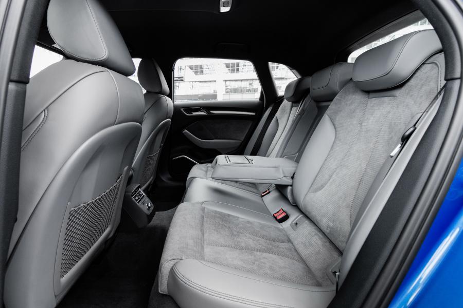Интерьер Audi A3 Sportback 2.0 TDI (8V) 2016 года  (WW) (фото 17 из 22)